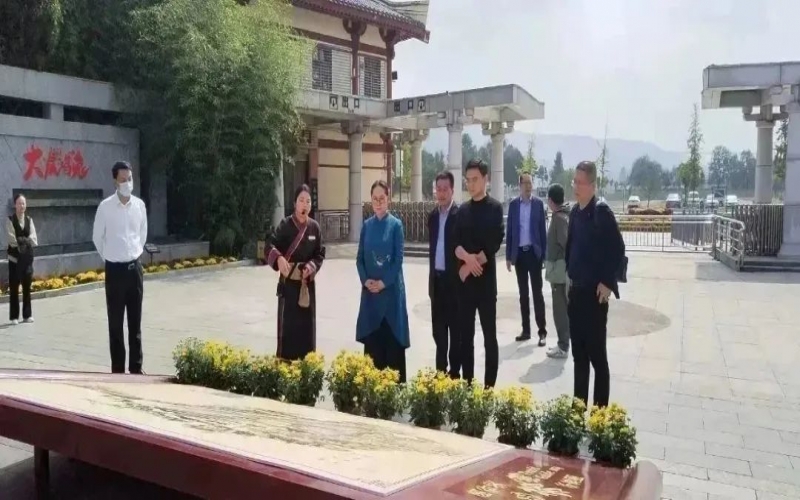 全國人大代表、中國民間商會副會長、全聯(lián)女企業(yè)家商會會長、天津榮程祥泰集團(tuán)董事會主席張榮華到靈寶市考察傳統(tǒng)文化保護(hù)傳承
