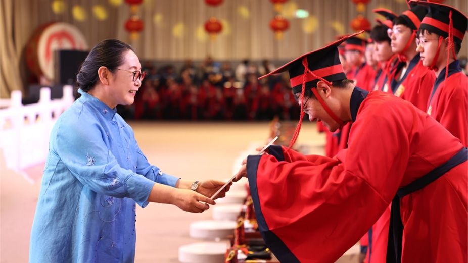 金秋揚(yáng)帆，逐夢(mèng)遠(yuǎn)航！榮程學(xué)子成人禮儀式
